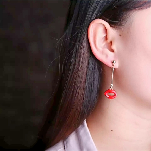 Gold red crystal love lips drop earrings with silver post - Picture 5 of 11